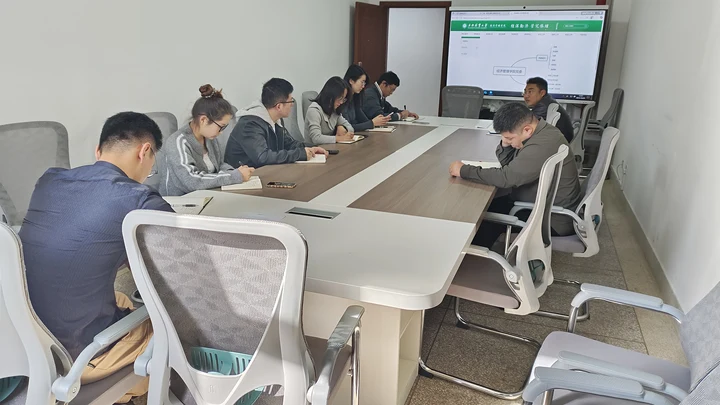 学院召开学工例会暨学生心理健康研讨会