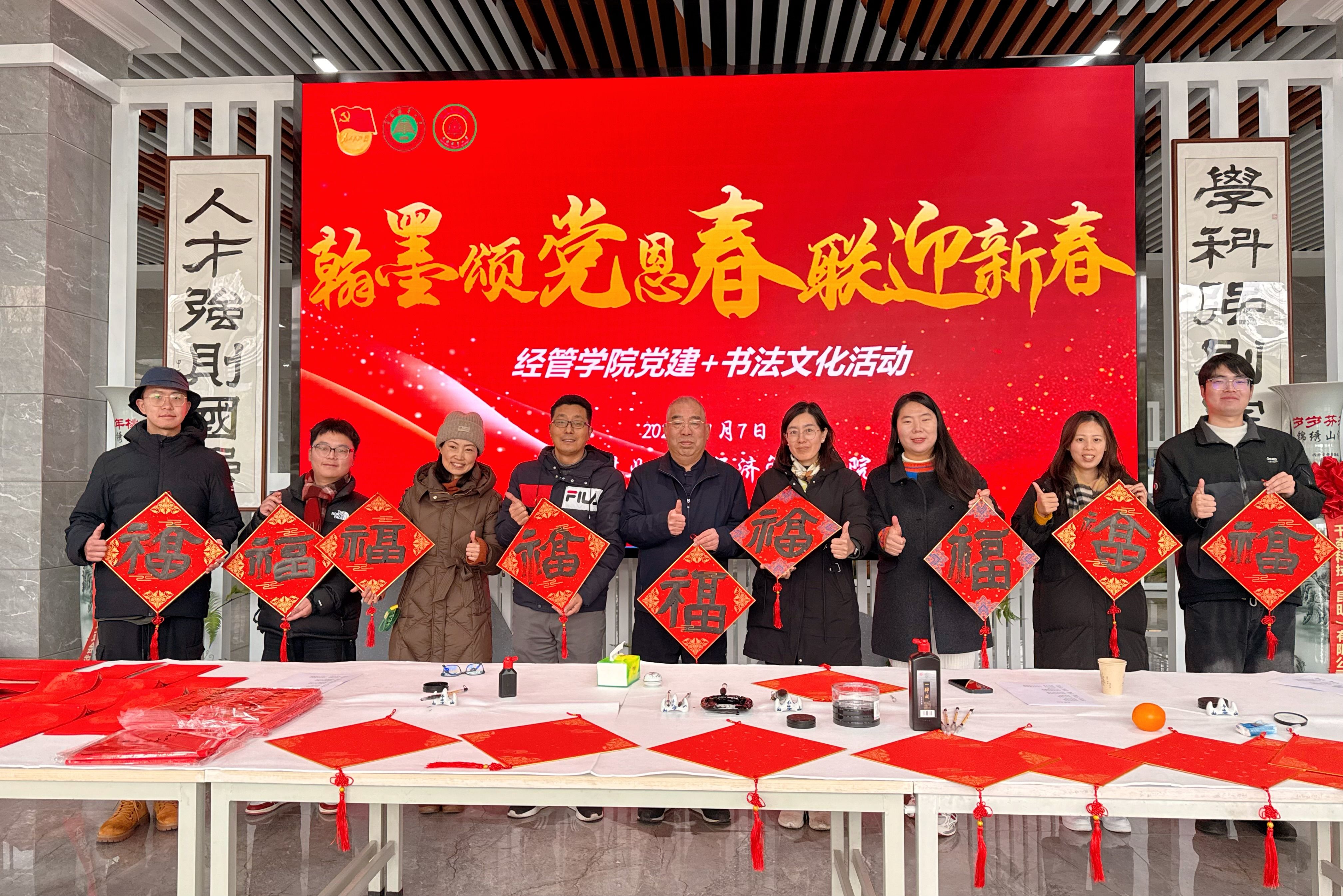 翰墨颂党恩，春联迎新春|TapTap点点特聘教授陈建成挥毫送福暖校园